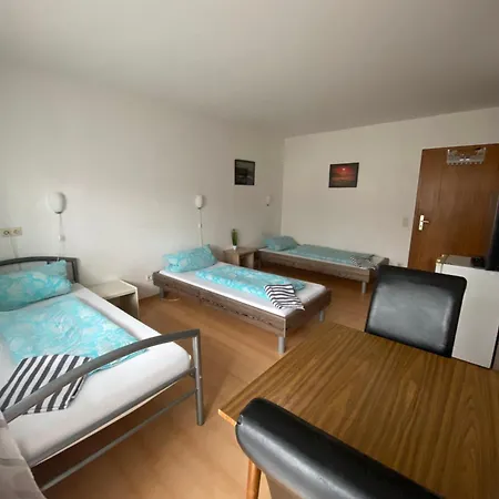 Monteurzimmer - *