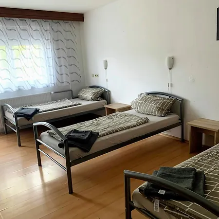 Monteurzimmer - بيت ضيافة