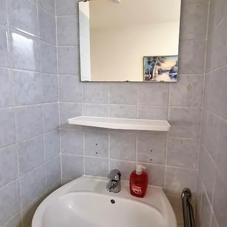 Monteurzimmer - *